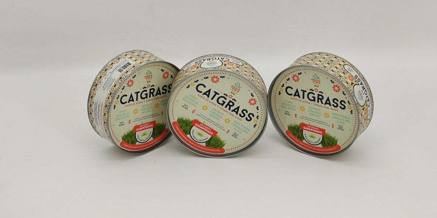 アルミホイルの蓋を剥がして紙缶に入れる