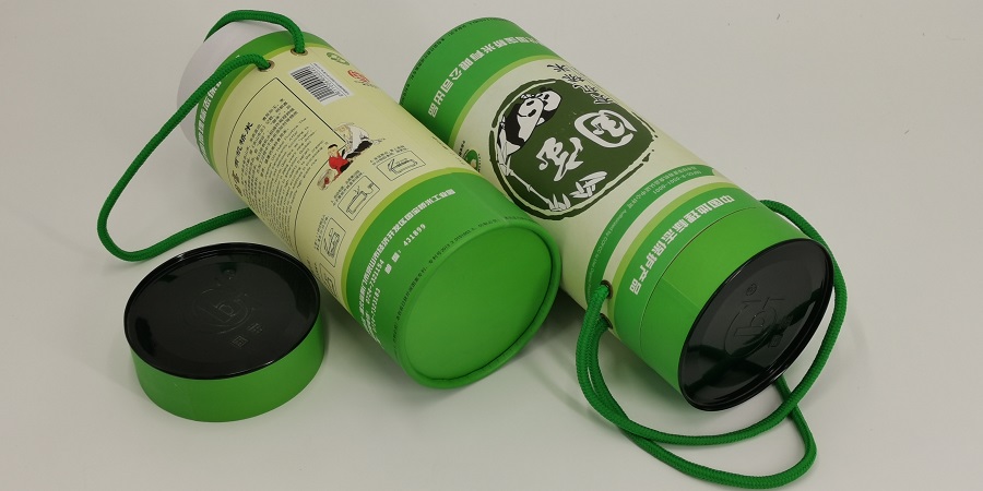 紙製の郵送用チューブ